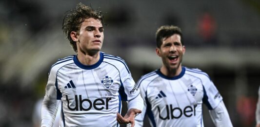 Il Como vince 3-1 in rimonta a Firenze, ai quarti contro il Napoli