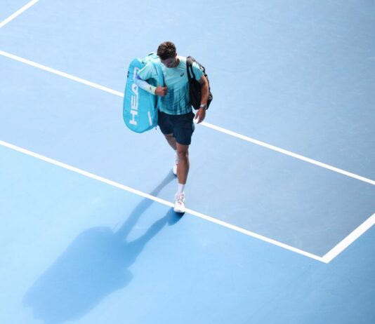 Sfortuna Musetti, vince i primi due set con Djokovic ma poi si ritira