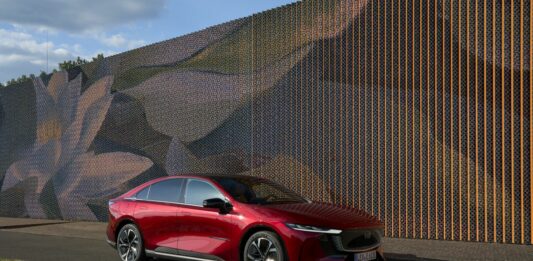 Mazda6e finalista per il World Car Design of the Year 2026