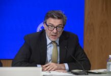 S&P conferma per l’Italia il rating e aumenta outlook, Giorgetti “Lavoro paga”