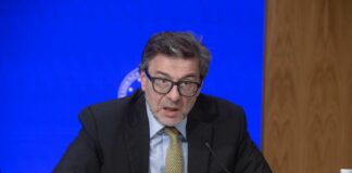 S&P conferma per l’Italia il rating e aumenta outlook, Giorgetti “Lavoro paga”