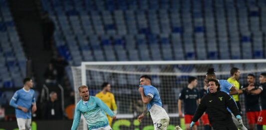 Lazio batte Genoa 3-2 con un rigore di Cataldi in pieno recupero