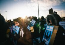 In migliaia a Minneapolis contro Ice, appare a sorpresa Bruce Springsteen