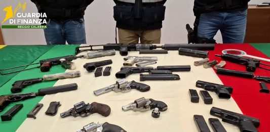 Sequestrato un deposito di armi nella Piana di Gioia Tauro