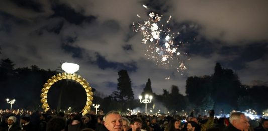 Italia: le foto dei fuochi d’artificio a Roma per celebrare Capodanno (3)