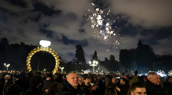 Italia: le foto dei fuochi d’artificio a Roma per celebrare Capodanno (3)