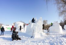 Cina: Harbin ospita gara di sculture di neve con artisti da 13 Paesi (3)