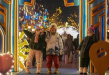 Cina: la Central Street di Harbin incanta i turisti (2)