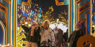 Cina: la Central Street di Harbin incanta i turisti (2)