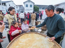 Cina: a Zhuji preparativi per il Capodanno lunare (3)