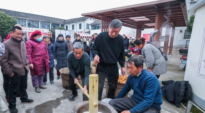 Cina: a Zhuji preparativi per il Capodanno lunare (1)