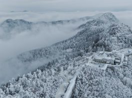 Cina: il monte Hengshan si veste di bianco (1)