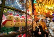 Cina: la Central Street di Harbin incanta i turisti (3)
