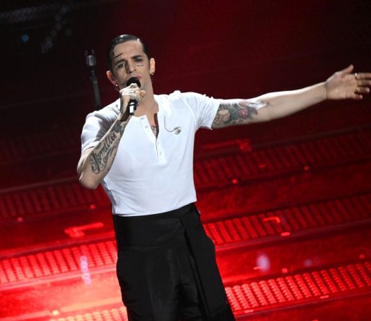 Sanremo 2026, l’annuncio di Carlo Conti “Achille Lauro sarà il co-conduttore della seconda serata”