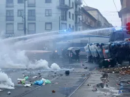 Corteo pro-Askatasuna del 31 gennaio a Torino: perquisizioni ad antagonisti, chieste 19 misure cautelari