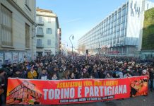 Partiti a Torino i tre tronconi del corteo contro lo sgombero di Askatasuna