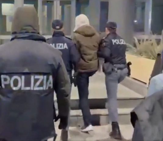 Fermato a Desenzano del Garda il presunto omicida del capotreno a Bologna / Video