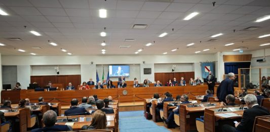 Campania, Fico presenta i componenti della Giunta in Consiglio regionale