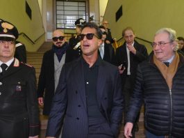 Accolto il ricorso di Signorini, stop alla nuova puntata di ‘Falsissimo’. Corona “Non mi fermo, sistema marcio”