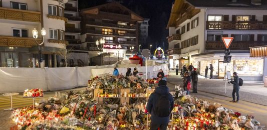Crans-Montana, a fuoco il memoriale delle vittime: nessun ferito