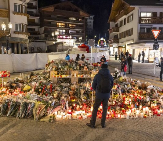 Crans-Montana, il gestore del locale in custodia cautelare. Mattarella in visita all’ospedale di Zurigo