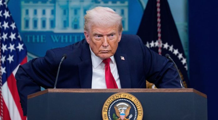 Dalla guerra di Trump senza strategia all’America spaccata: il Re è nudo?