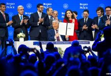 وزير الخارجية المغربي يوقع بدافوس على الميثاق المؤسس لمجلس السلام