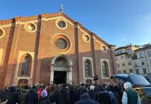 Tragedia di Crans Montana, a Milano l’ultimo saluto ad Achille Barosi e Chiara Costanzo