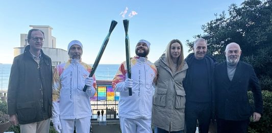Il Gaslini di Genova primo ospedale in Italia ad accogliere la fiamma olimpica di Milano-Cortina 2026
