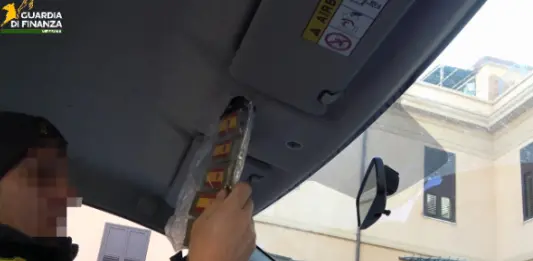 Agli imbarcaderi dello Stretto di Messina con 4 kg di hashish, arrestato