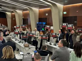 Le opposizioni protestano al Consiglio Regionale contro la presenza ICE a Milano-Cortina / Video
