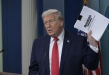 Trump verso Davos con un bagaglio pesante