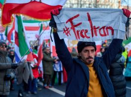 Proseguono le proteste in Iran, Ong “466 vittime”. Media Usa “Trump valuta un potenziale intervento militare”