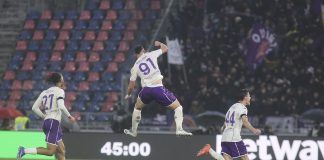 La Fiorentina sbanca Bologna 2-1 nel ricordo di Commisso