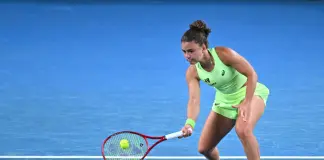 Paolini saluta gli Australian Open, sconfitta da Jovic in due set. Alcaraz vola agli ottavi, Sabalenka a fatica