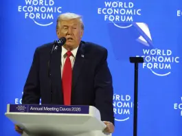 Gaza, Trump firma il Board of Peace “Tutti vogliono farne parte”. Poi incontra Zelensky “Messaggio a Putin? La guerra deve finire”