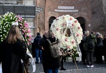 A Roma l’ultimo saluto a Valentino, tante le star presenti ai funerali / Video
