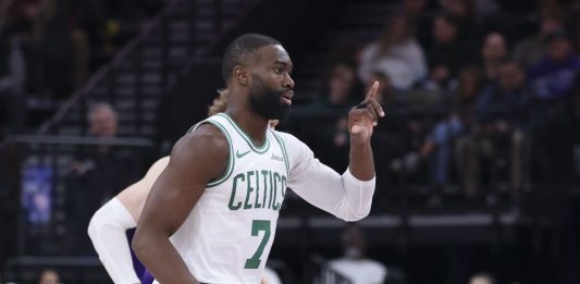 Nba, Brown ne fa 50 e Boston ferma i Clippers