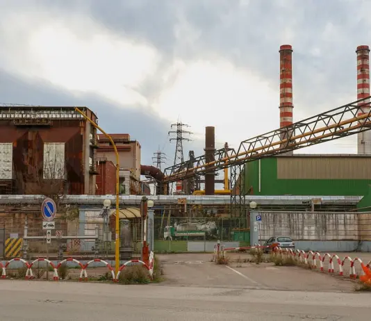 Morto un operaio all’ex Ilva di Taranto, è precipitato durante un controllo. I sindacati proclamano 24 ore di sciopero