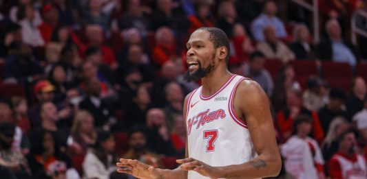 Durant trascina i Rockets a Orlando, Knueppel rookie da record per Charlotte: il recap Nba