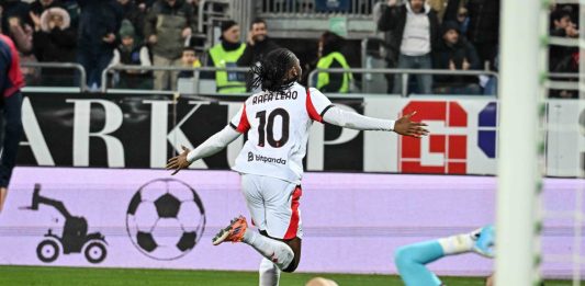 Il Milan torna con i 3 punti da Cagliari, decide Leao