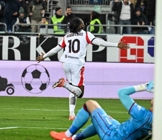 Il Milan torna con i 3 punti da Cagliari, decide Leao