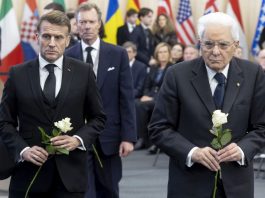 Crans-Montana, il gestore del locale in custodia cautelare. Mattarella presente alla cerimonia di Martigny “Vicini a vittime e feriti, ora giustizia” / Video