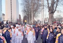Milano-Cortina 2026, la Fiamma Olimpica fa tappa nella sede torinese di Intesa Sanpaolo