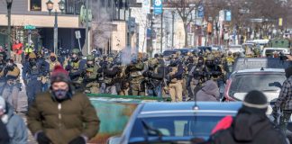 Minneapolis, la versione ufficiale crolla. Trump prepara la ritirata tattica