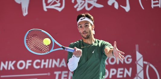 Musetti sconfitto in finale da Bublik a Hong Kong. L’azzurro vince il titolo di doppio in coppia con Sonego