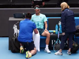 Australian Open, Musetti si fa male sul più bello: costretto al ritiro avanti 2 set a 0 su Djokovic