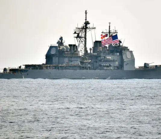 Iran, gli Usa colpiscono Bandar Abbas dopo l’attacco dei Pasdaran a quattro navi mercantili a Hormuz