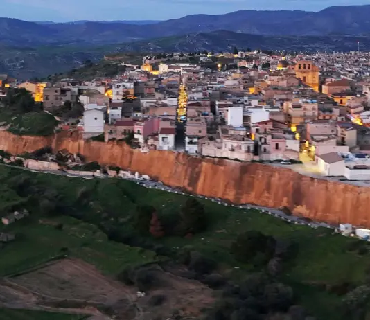 Frana a Niscemi, Schifani arrivato per il sopralluogo con Ciciliano. Vicesindaco “1.600 persone fuori da abitazioni”