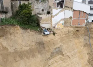 Frana a Niscemi, una palazzina di tre piani crolla nel precipizio. Costituita una Commissione di studio